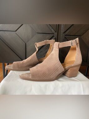 Lucky Brand Taupe/Tan Open-Toe Block Heel Leather Sandals size 8M